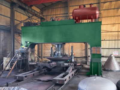 6000 mm-es nyomástartó dobógép